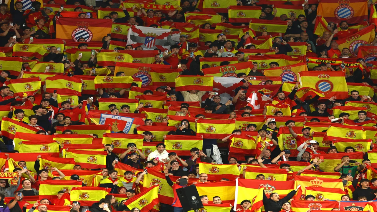 وزير الخارجية الإسباني يدين هتافات ضد الإسلام خلال مباراة المنتخب المصري الرياضية